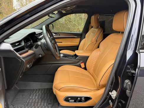 Used 2023 Jeep Grand Cherokee L Summit w/ Advanced Protech Group IV image 11