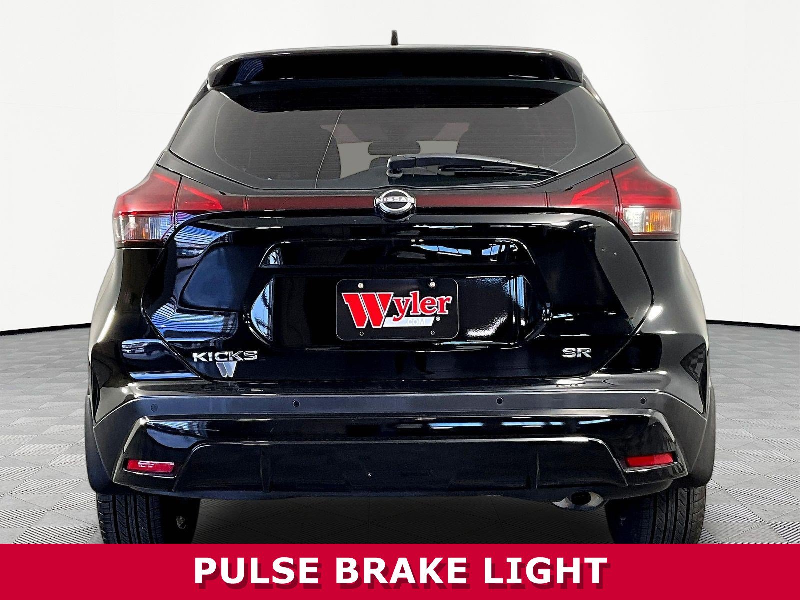 Used 2022 Nissan Kicks SR FWD image 5