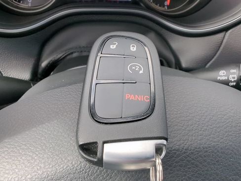 Used 2022 Jeep Cherokee Trailhawk AWD/4WD image 25
