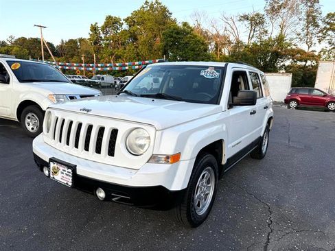 Used 2014 Jeep Patriot Sport image 4