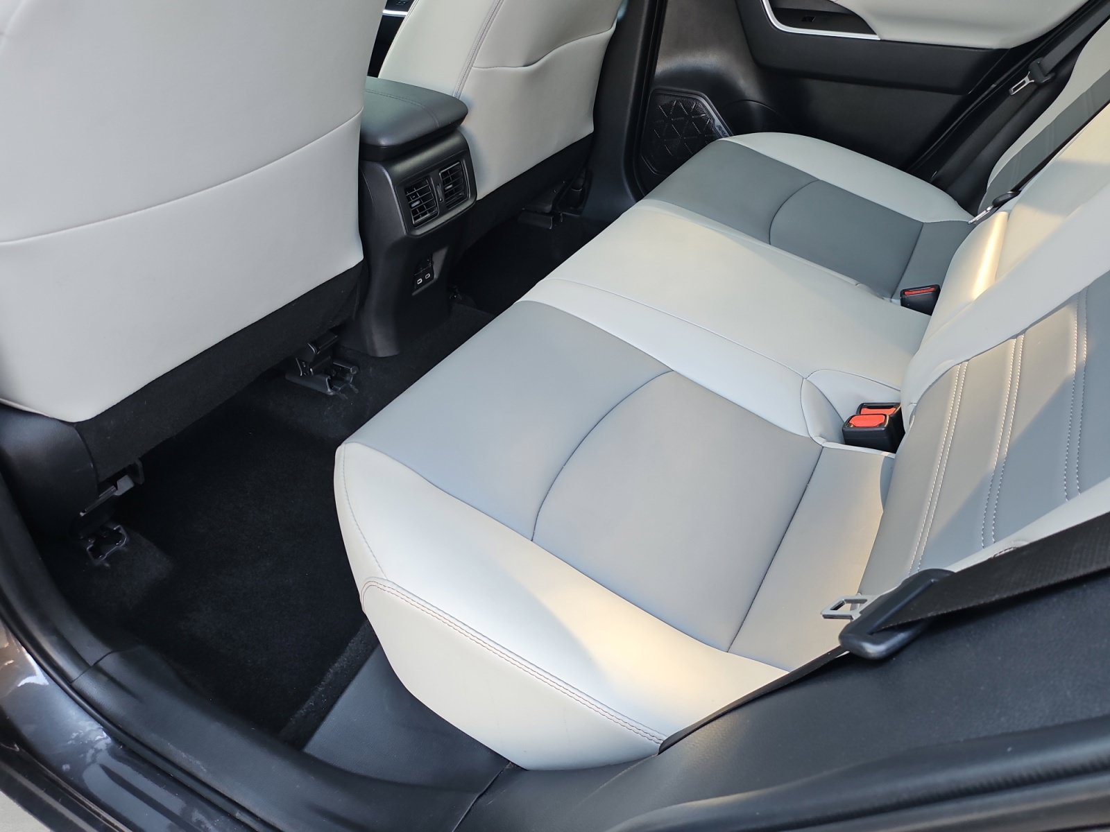 Used 2024 Toyota RAV4 XLE Premium w/ Weather Package FWD image 31