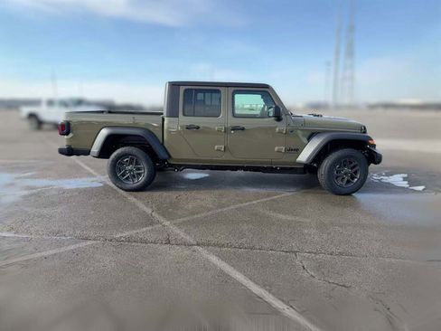 New 2026 Jeep Gladiator Sport image 14