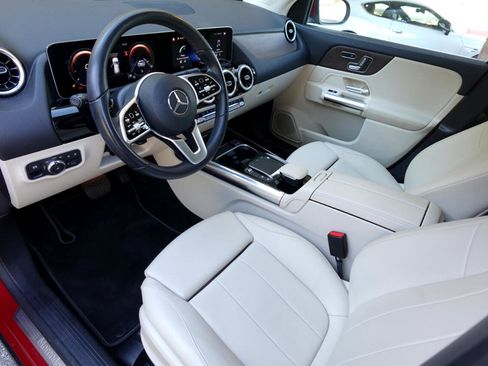Used 2021 Mercedes-Benz GLA 250 4MATIC w/ Premium Package image 8
