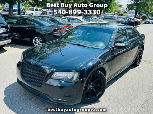 Used 2019 Chrysler 300 S image 1