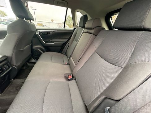 Used 2022 Toyota RAV4 LE image 4