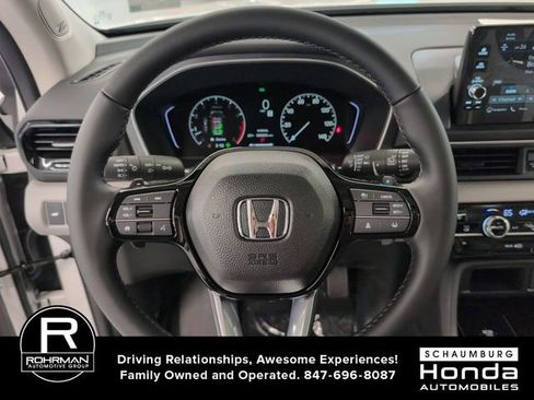 Used 2025 Honda Pilot Touring image 12