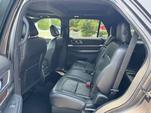 Used 2019 Ford Explorer Limited w/ Class III Trailer Tow Package FWD image 12