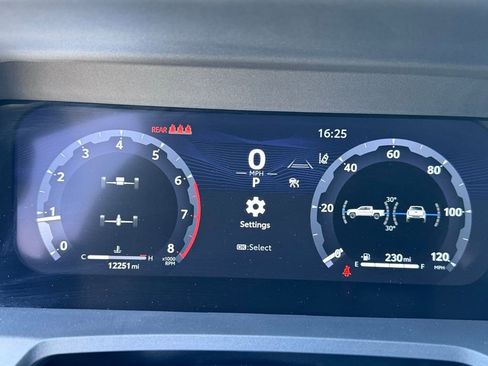 Used 2025 Toyota Tacoma TRD Off-Road image 8