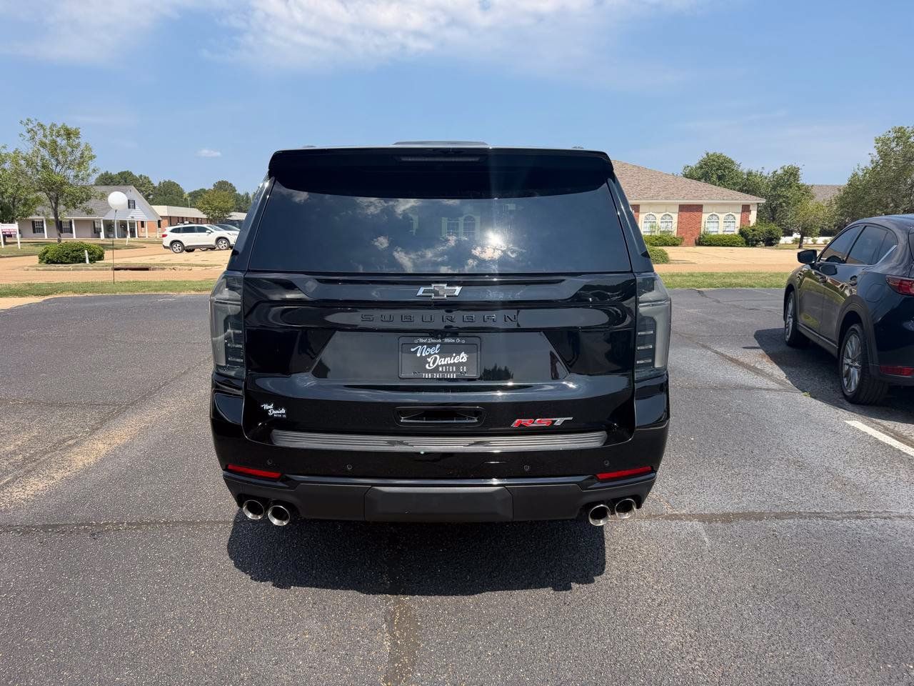 Used 2025 Chevrolet Suburban RST w/ Comfort Package RWD image 13