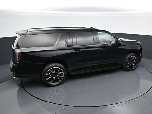 Used 2025 Chevrolet Suburban RST w/ Comfort Package AWD/4WD image 45