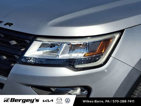 Used 2018 Ford Explorer XLT w/ Equipment Group 202A image 9