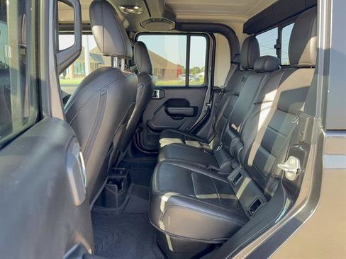 Used 2023 Jeep Gladiator Sport AWD/4WD image 10