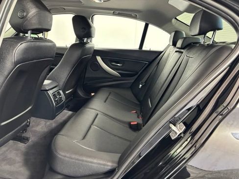 Used 2017 BMW 320i xDrive Sedan AWD/4WD image 18