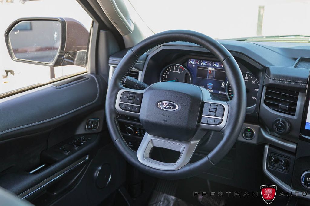 Used 2024 Ford Expedition XLT AWD/4WD image 39