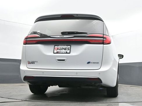 Used 2023 Chrysler Pacifica Limited FWD image 52