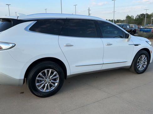 Used 2024 Buick Enclave Premium image 9
