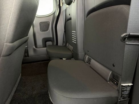 Used 2022 Nissan Frontier SV w/ Technology Package image 25