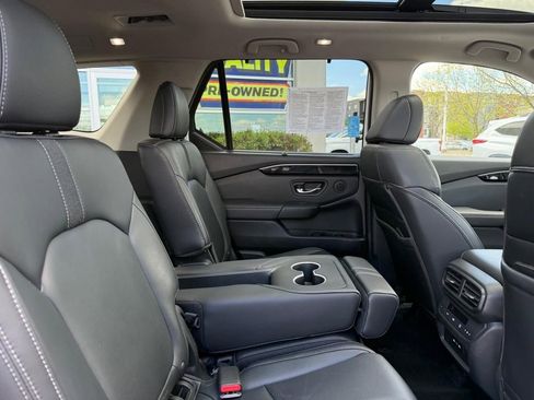 Used 2024 Honda Pilot Touring image 11