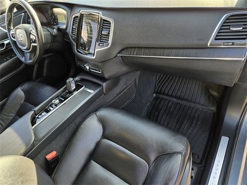 Used 2020 Volvo XC90 T8 Momentum image 18