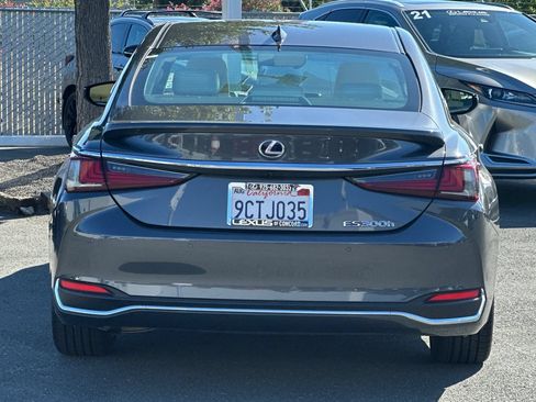 Used 2022 Lexus ES 300h w/ Accessory Package 2 FWD image 5