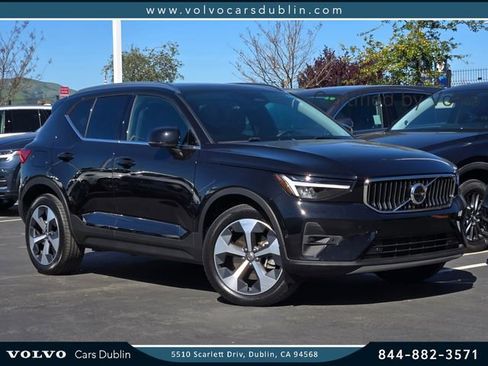 Certified 2025 Volvo XC40 B5 Plus AWD/4WD image 1