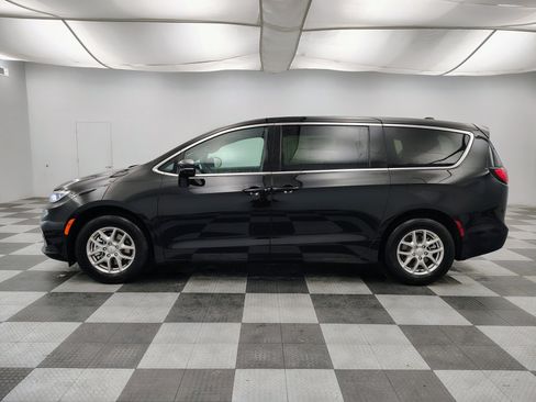 New 2026 Chrysler Pacifica Select FWD image 6
