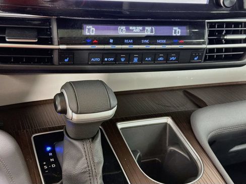 Used 2023 Toyota Sienna XLE FWD image 20