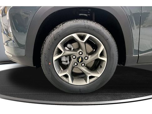 New 2026 Chevrolet Trax LT w/ LT Convenience Package FWD image 13