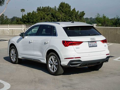 Used 2023 Audi Q3 2.0T Premium w/ Convenience Package image 2