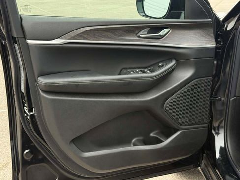 New 2026 Jeep Grand Cherokee Altitude image 27