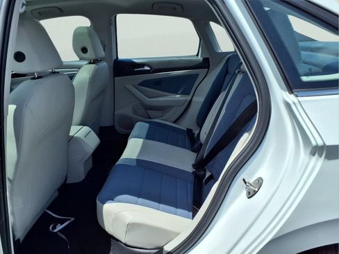 Used 2025 Volkswagen Jetta SE w/ Sunroof Package FWD image 22