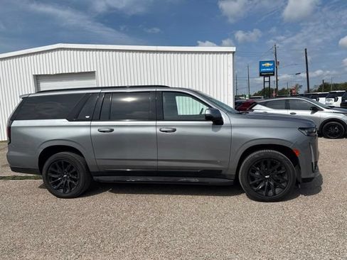 Used 2023 Cadillac Escalade ESV Sport w/ LPO, ONYX Package AWD/4WD image 5