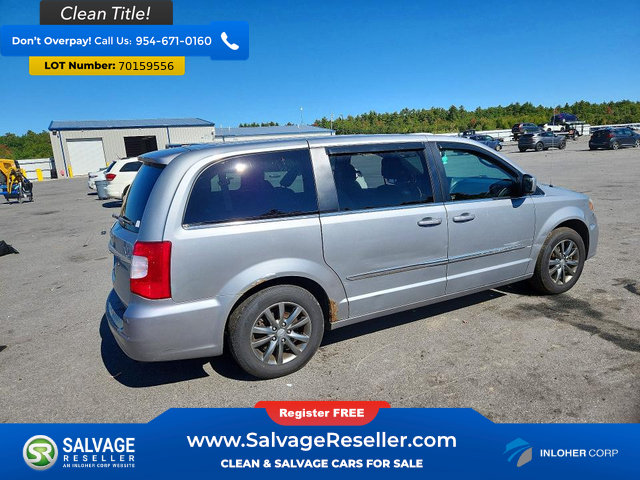 Used 2014 Chrysler Town & Country S FWD image 4