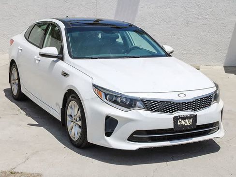 Used 2018 Kia Optima S w/ Panoramic Sunroof Package FWD image 3
