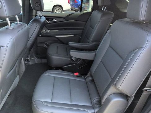 Used 2025 Chevrolet Traverse LT w/ Driver Confidence Package FWD image 14