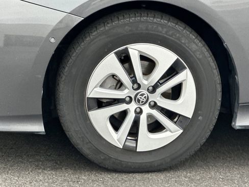 Used 2017 Toyota Prius Three image 37