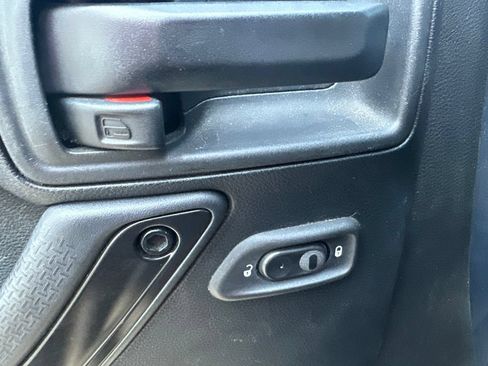 Used 2017 Jeep Wrangler Unlimited Sahara AWD/4WD image 7