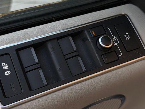 Used 2016 Land Rover Range Rover HSE image 41