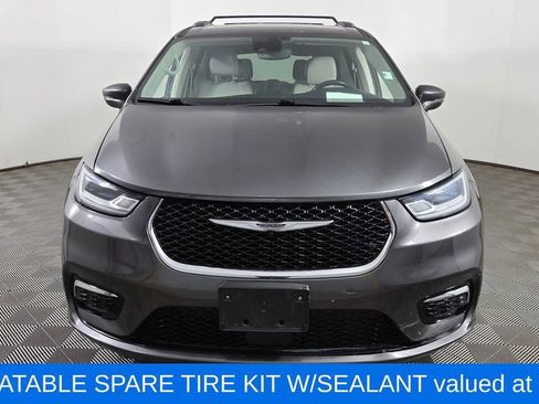 Used 2021 Chrysler Pacifica Touring-L FWD image 2