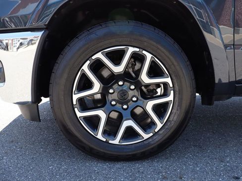 Used 2025 RAM 1500 Laramie AWD/4WD image 32