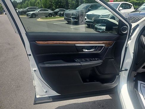 Used 2018 Honda CR-V Touring image 11
