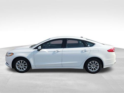 Used 2018 Ford Fusion S image 2