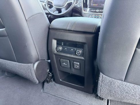 Used 2020 Chevrolet Traverse LT w/ LT Premium Package AWD/4WD image 15
