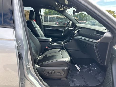 Certified 2025 Jeep Grand Cherokee Limited w/ Black Appearance Package image 25