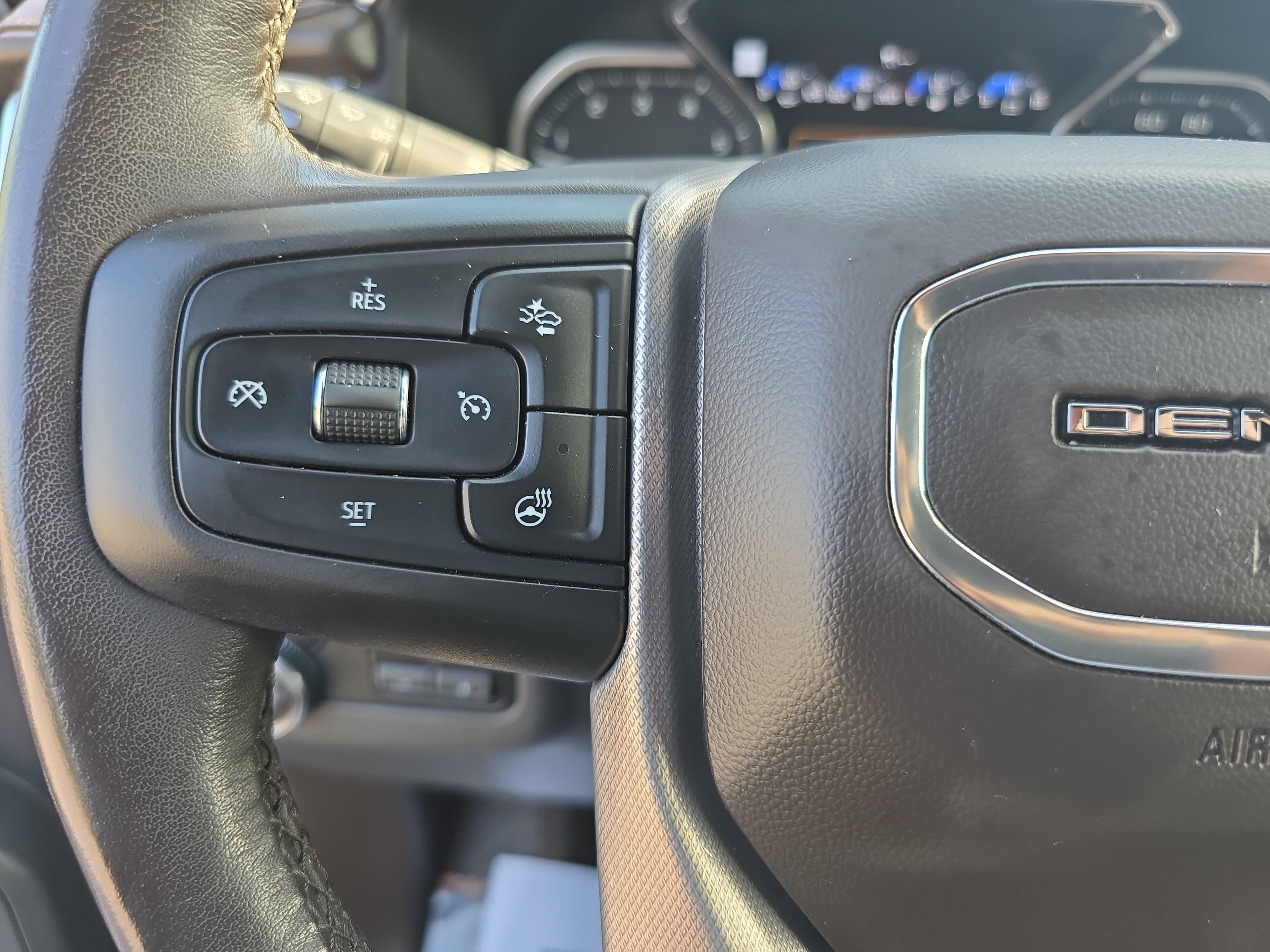 Used 2021 GMC Yukon Denali w/ Denali Premium Package RWD image 17