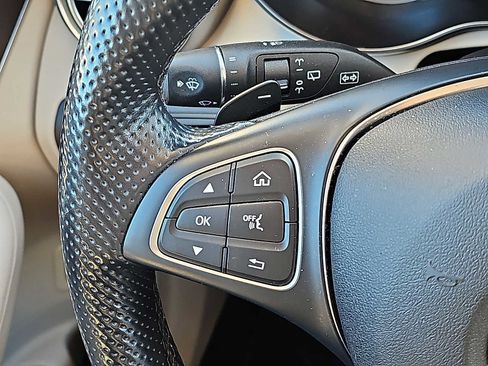 Used 2019 Mercedes-Benz GLC 350e 4MATIC image 24