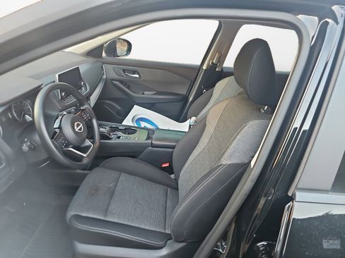 Used 2023 Nissan Rogue SV image 11