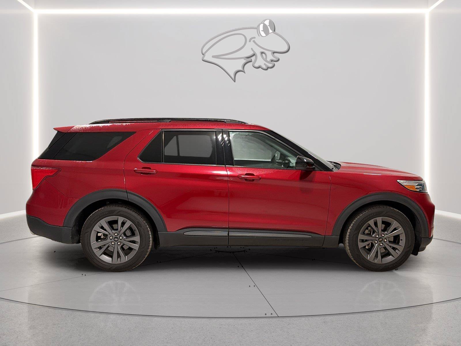 Used 2022 Ford Explorer XLT w/ Equipment Group 202A RWD image 6