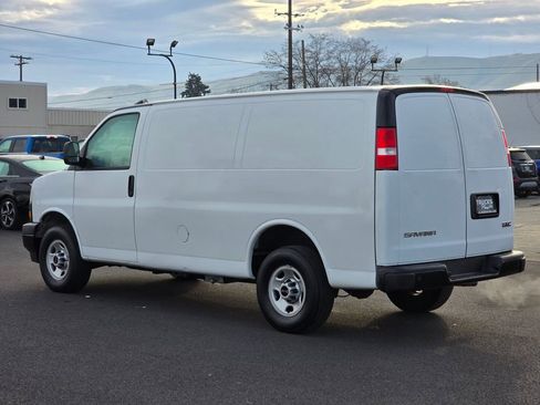 Used 2023 GMC Savana 3500 w/ Driver Convenience Package image 3