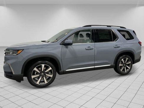New 2025 Honda Pilot Touring image 2